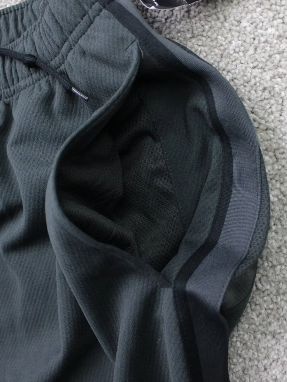 Nike Shorts NWT Mens Medium Gray Epic Knit Training 10